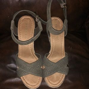 Pesaro Wedges size 9